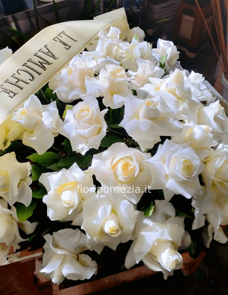 cuore di rose bianche