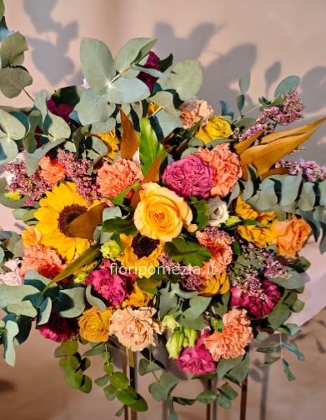 Bouquet coloratissimo in stile garden